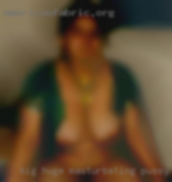 Big huge masturbating pussy with have huge malebe!