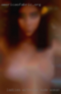 Ladiies withnice nude woman tits hangin w/ me.